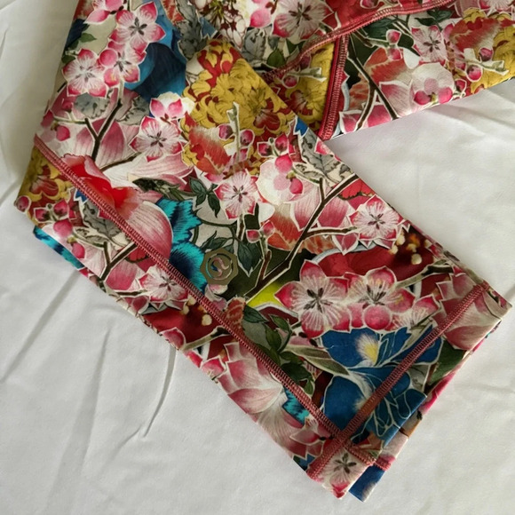 🆕🌸 Lululemon Seawheeze 2018 Speed Up Crop 21” Floral Cherry Blossom - Picture 6 of 7